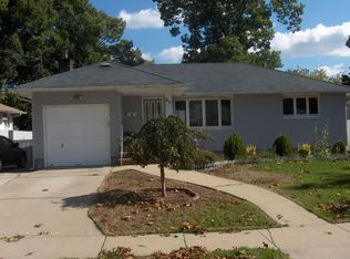 911 Barry Dr W, Valley Stream, NY 11580