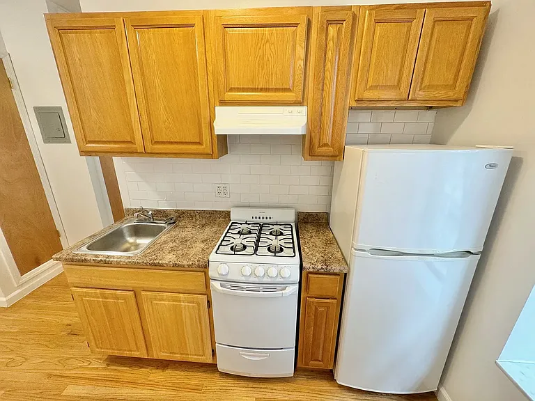 352 W 15th St #402 — Photo 10
