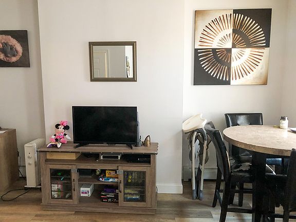 5th image of 35 Edward St #2