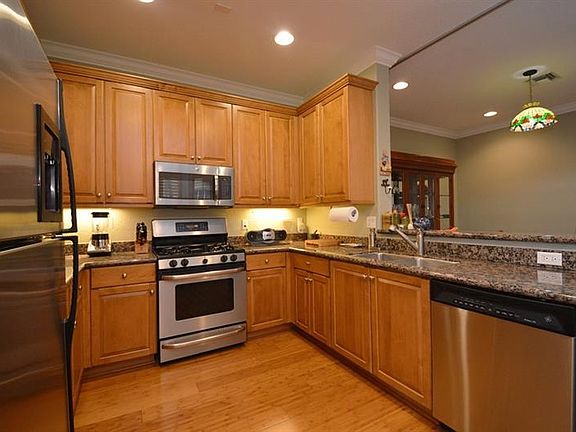3rd image of 1619 NE 5th St #1619