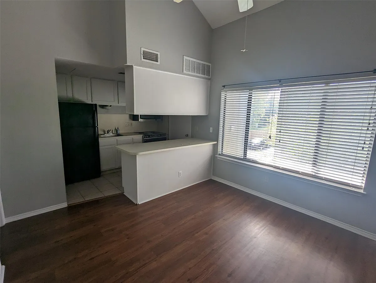 Building Photo - 601 Nelray Blvd #11