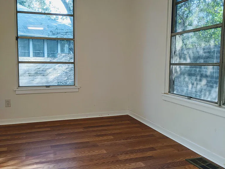 2709 S 2nd St — Photo 21