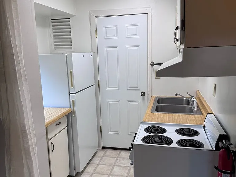 2021 Blueberry St — Photo 6