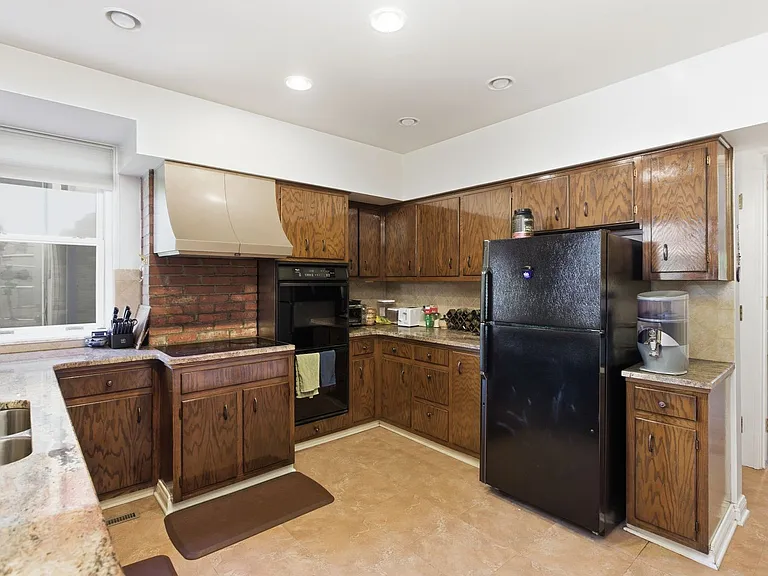 1524 Murray Ave — Photo 7