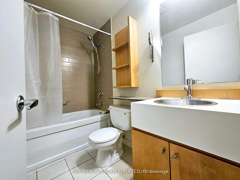 9 Spadina Ave #709 — Photo 11