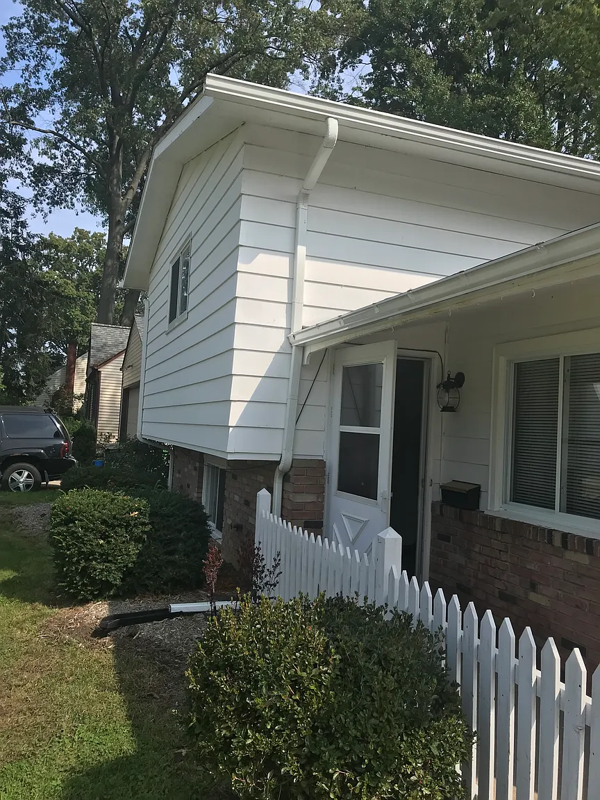 215 Vineyard Rd photo 1