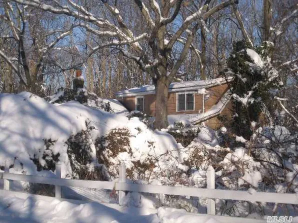 225 Lower Sheep Pasture Rd, East Setauket, NY 11733