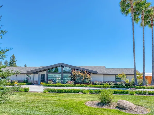 8639 E Los Altos Ave, Clovis, CA 93619