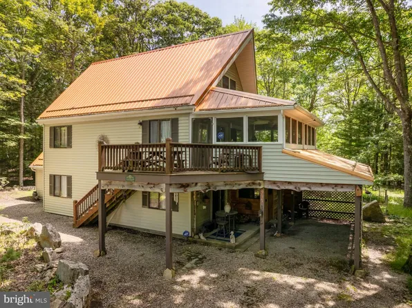 961 Cedar Ln, Oakland, MD 21550
