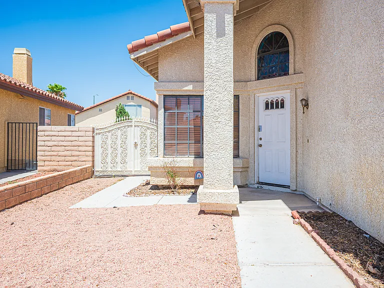 7660 Kalmalii Ave — Photo 25
