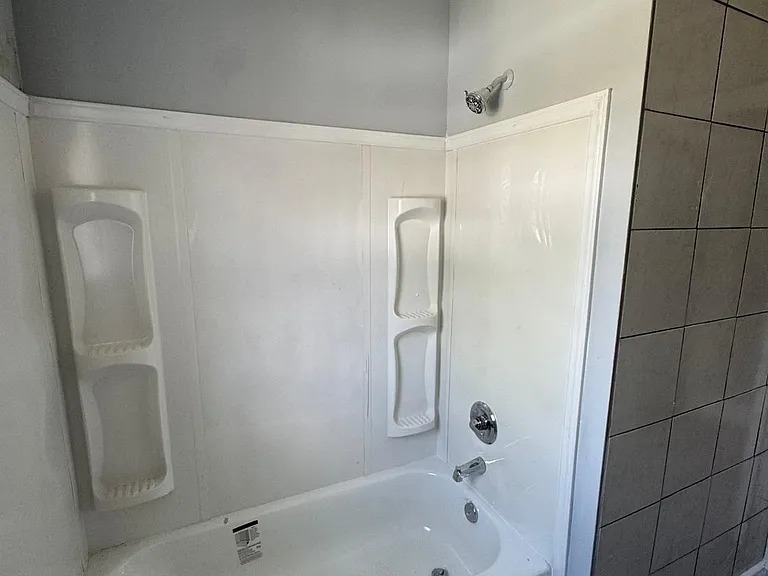 307 W Walnut St — Photo 6