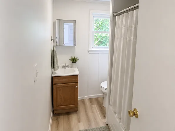 135 Dunn St, Mc Kees Rocks, PA 15136