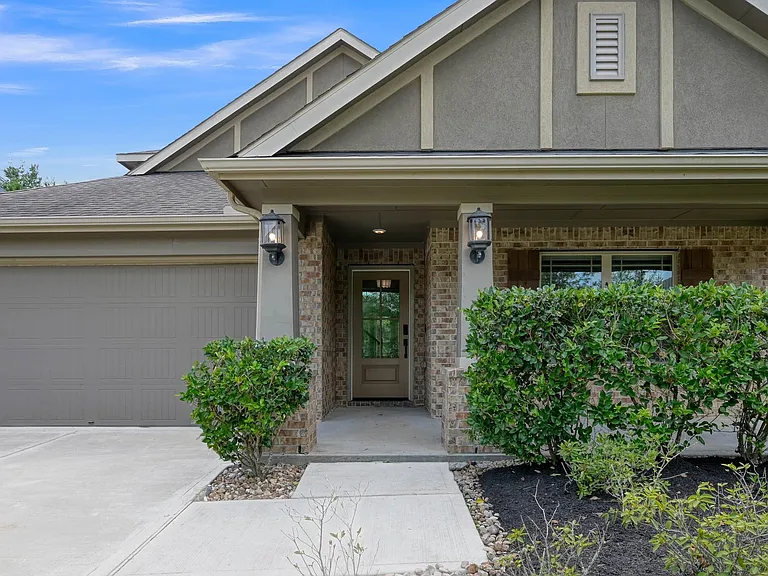 122 S Bearkat Ct — Photo 2