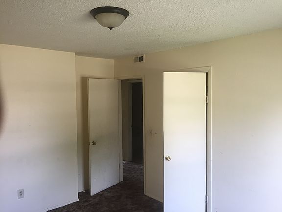 5th image of 301 N English Dr