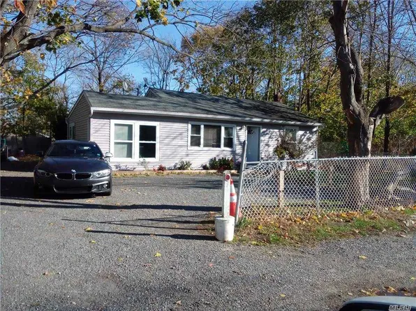 653 Doane Ave, Bellport, NY 11713