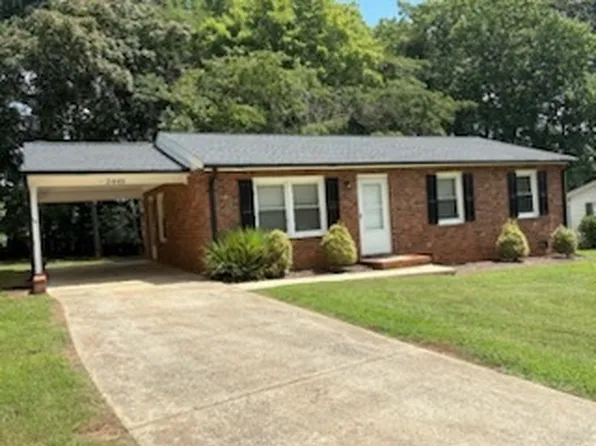 2446 Melfield Dr, Haw River, NC 27258