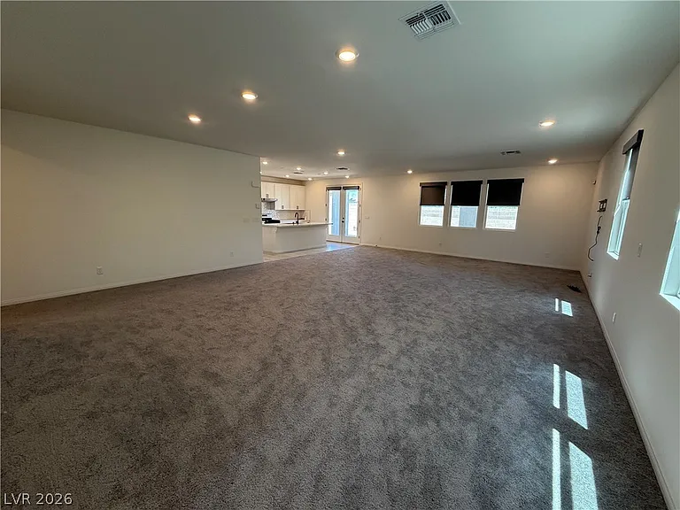 8030 Minavalle Ave — Photo 4