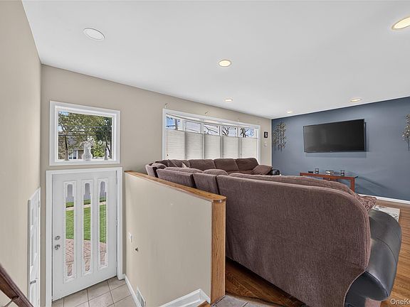 5th image of 395 Bunker Drive