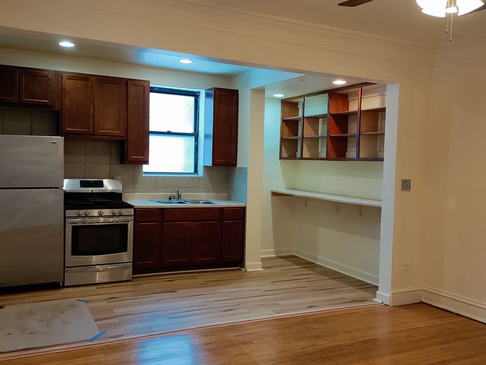 2nd image of 7224 S Jeffery Blvd APT 2