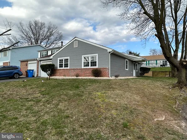 319 Canterbury Ct, Newtown, PA 18940