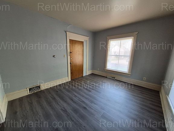 3rd image of 910 Mulberry St #2