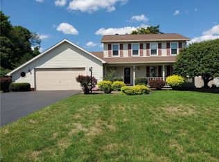 16 Rochelle Dr, Churchville, NY 14428