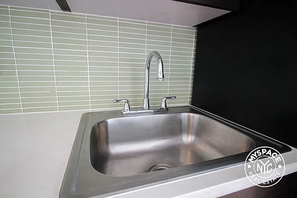 Rented by MySpaceNYC | media 61