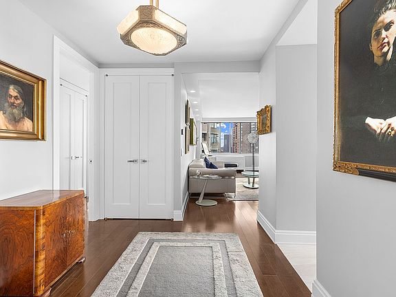 4th image of 61 W 62nd St #26JK