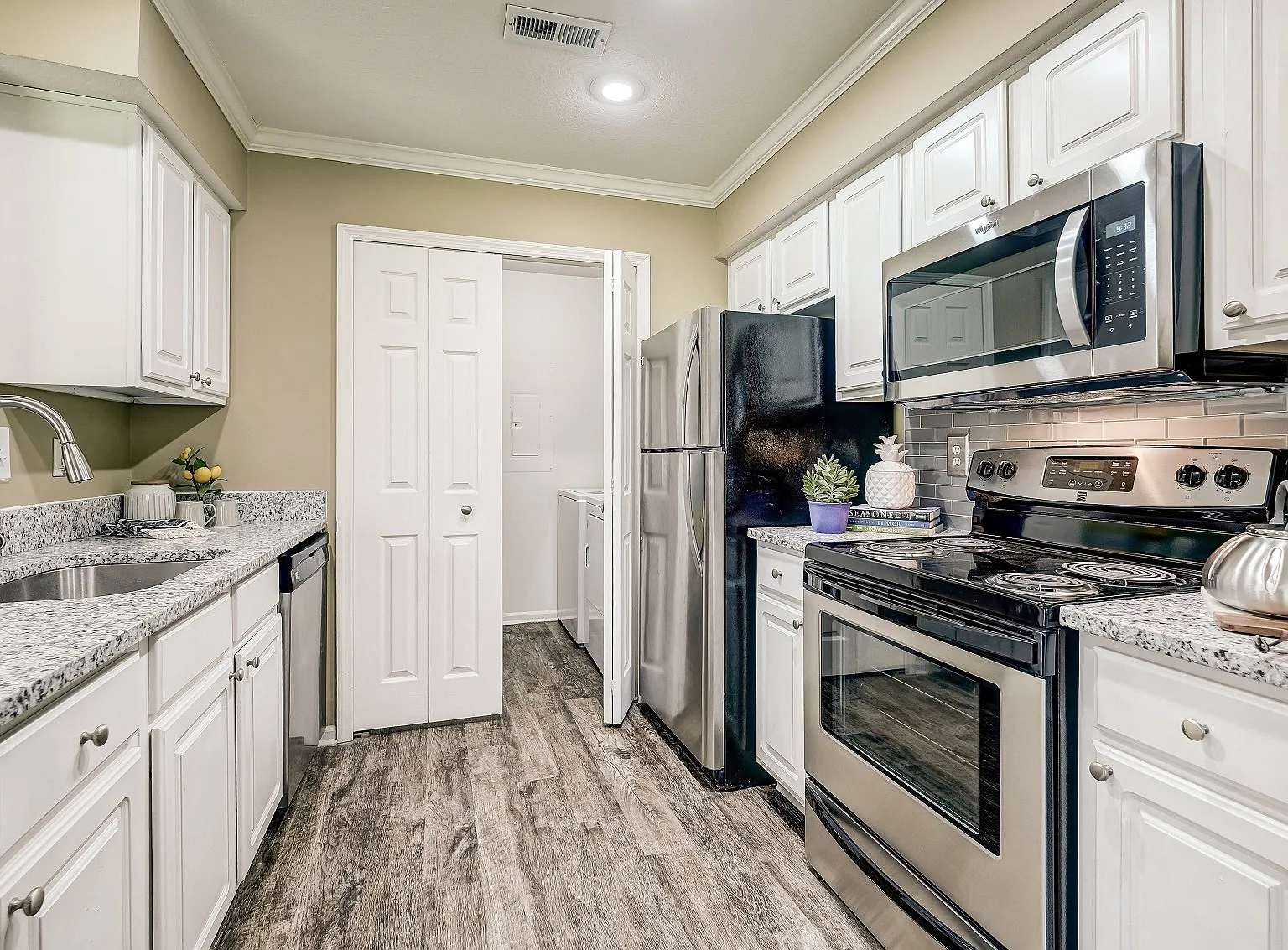 The Woods at Polaris Parkway Apartment Homes — Photo 2