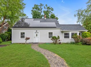 87 Slate Ln, Levittown, NY 11756