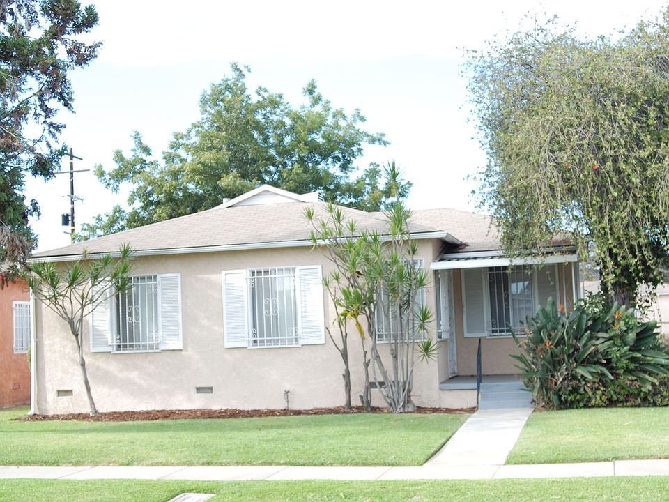 1st image of 747 E 121st St