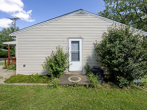 3rd image of 1073 Fir Dr