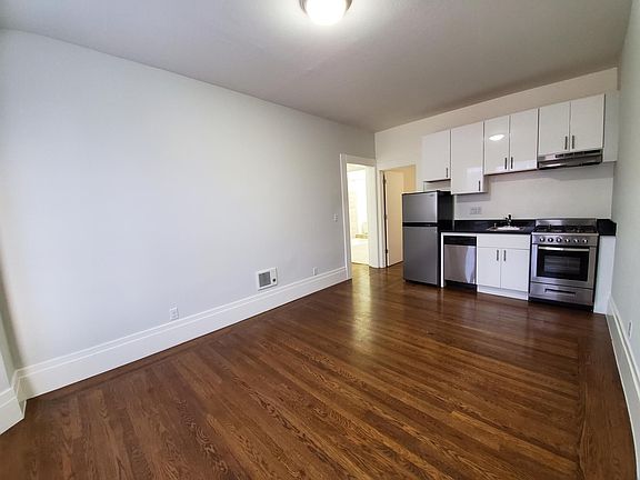 2nd image of 2360 Van Ness Ave APT 17