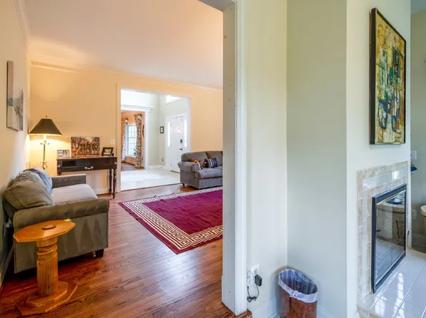 1115 Amanda Dr, Great Falls, VA 22066