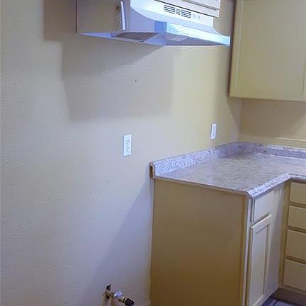 4th image of 414 E 54th St N