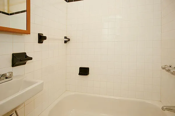 Rented by Jenefer Joseph & Associates | media 22