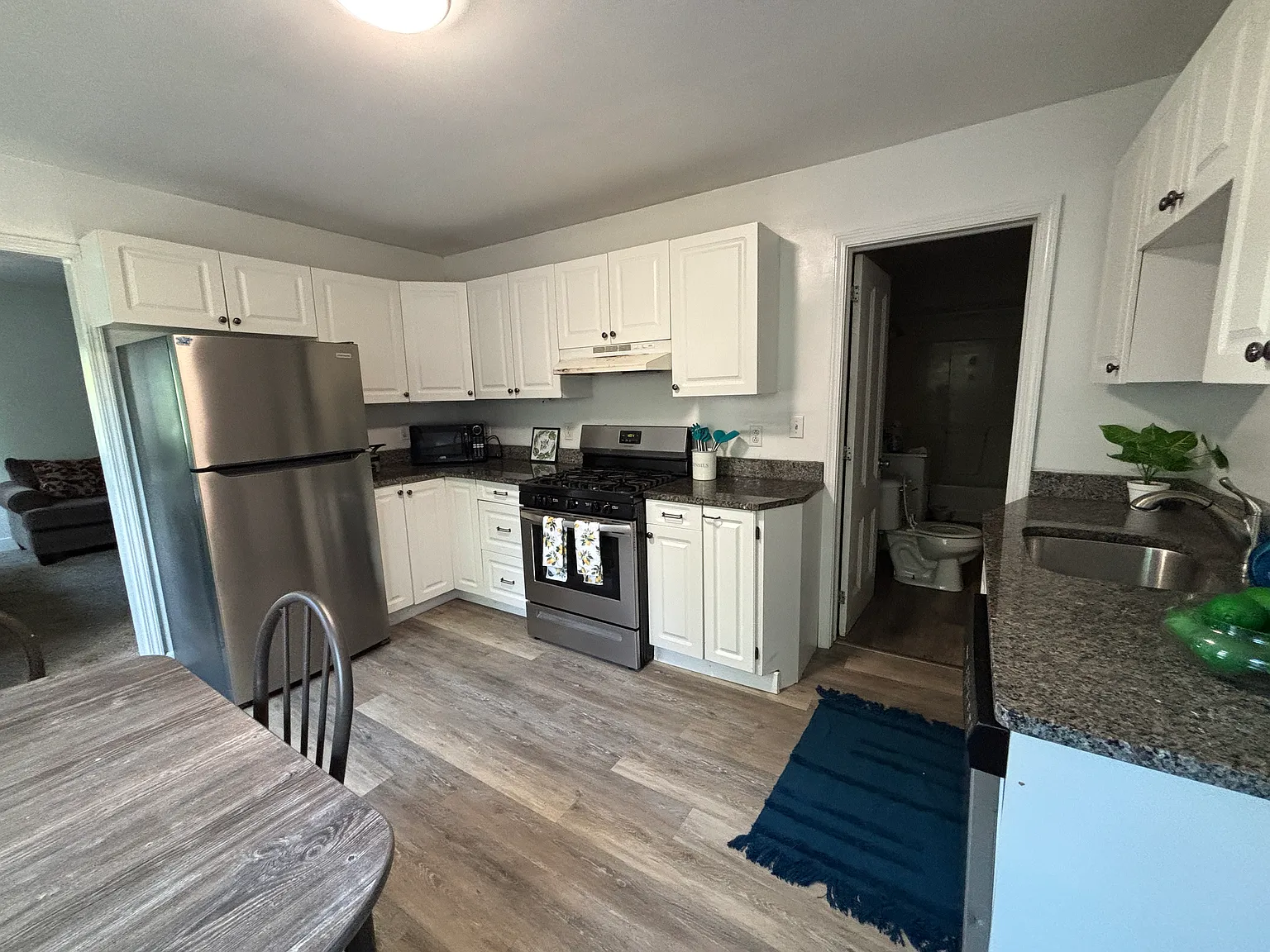 5 bed, 2008 sqft, $3,750 — Photo 3