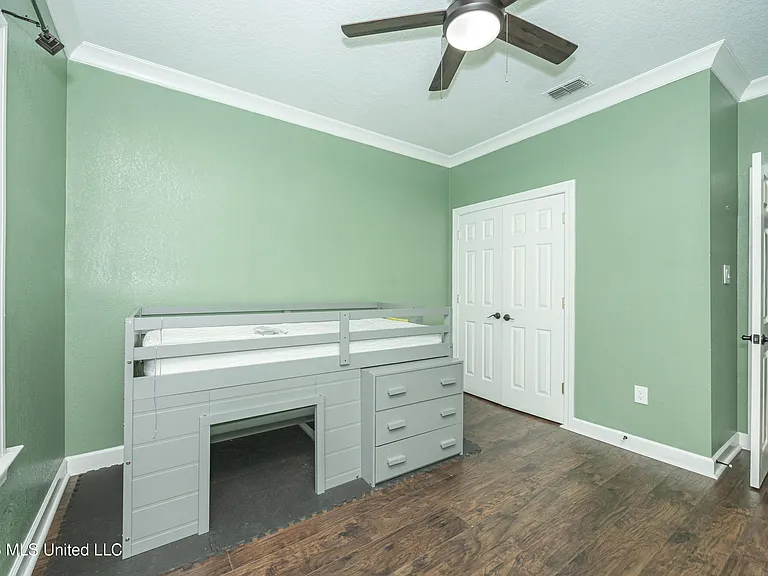 15208 Lisa Dr — Photo 38