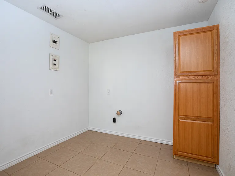 695 S 1st Ave — Photo 13