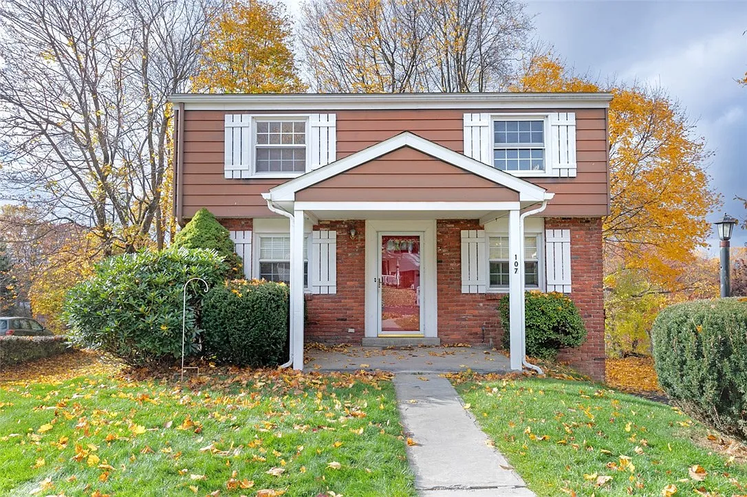 107 Carousel Dr photo 1