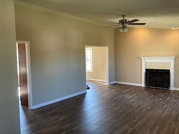 3rd image of 110 Jenny Ln