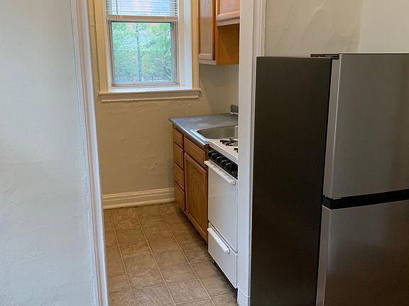 3rd image of 415 S 42nd St APT 1
