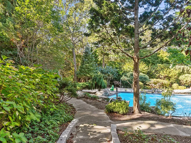 210 Treescape Dr — Photo 30