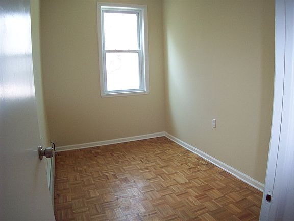4th image of 409 2nd St #1