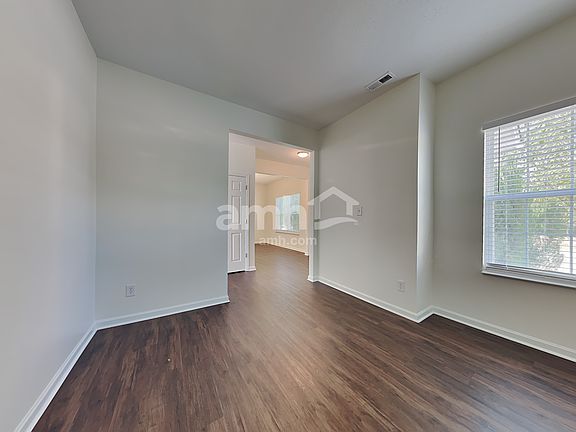3rd image of 871 Kimberly Ave