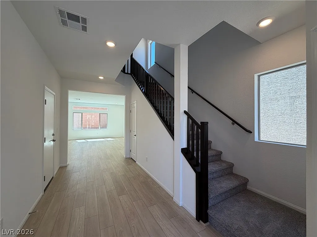 3 bed, 2.5 bath, 2025 sqft, $2,250 — Photo 2
