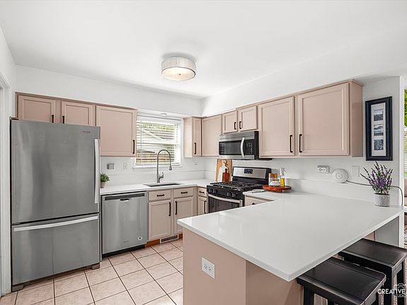 4th image of 453 Newport Cir