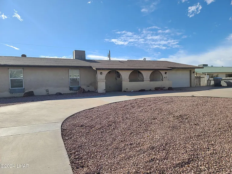 415 Corvair Dr — Photo 2