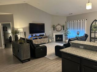 11932 Baneberry Dr, Roscoe, IL 61073