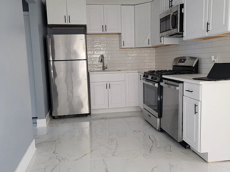4250 W Lawrence Ave #2W — Photo 11